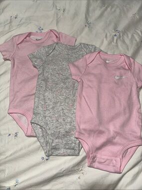 Nike NWOT Baby Bodysuit set 6m